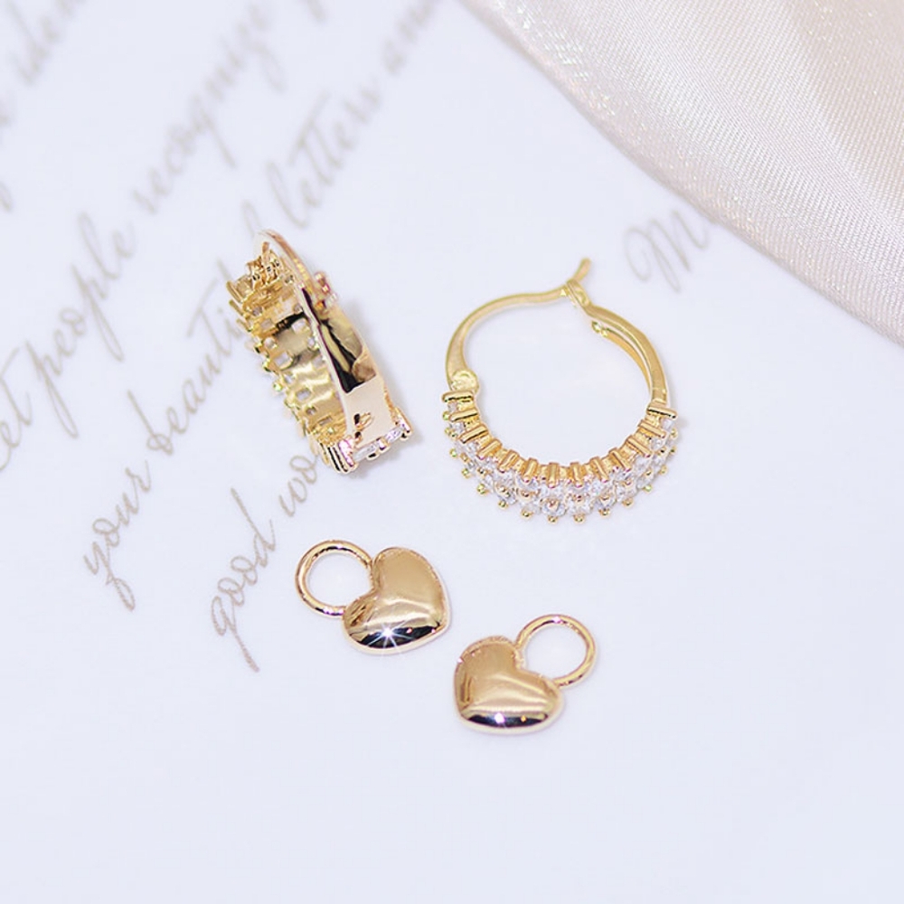 ❤️14k gold diamond earrings❤️ - Picture 5 of 9